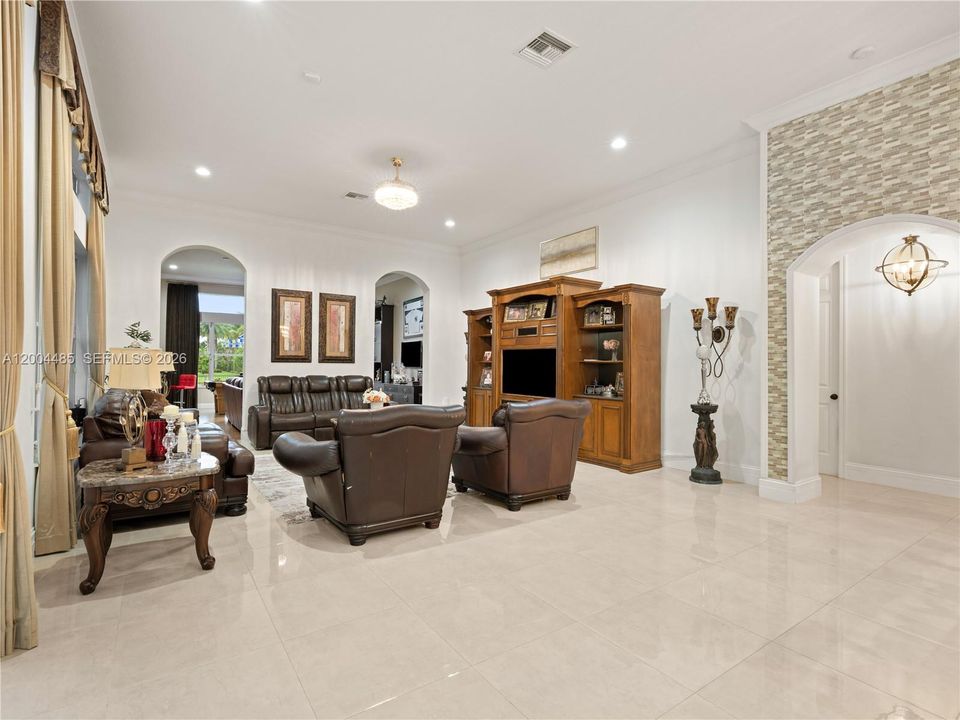 For Sale: $2,599,000 (6 beds, 5 baths, 5650 Square Feet)