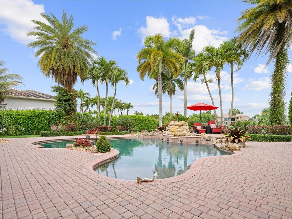 For Sale: $2,599,000 (6 beds, 5 baths, 5650 Square Feet)