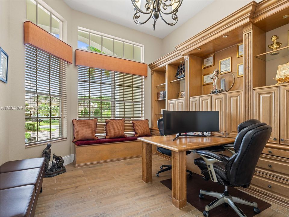 For Sale: $2,599,000 (6 beds, 5 baths, 5650 Square Feet)