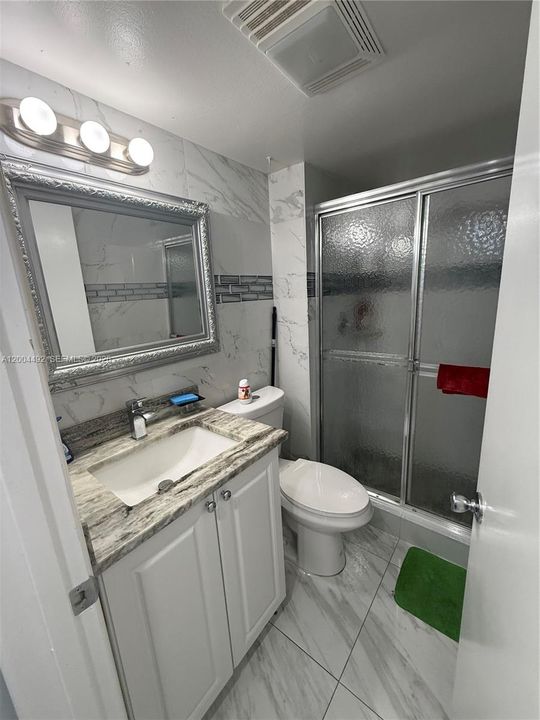 For Sale: $259,000 (2 beds, 2 baths, 936 Square Feet)