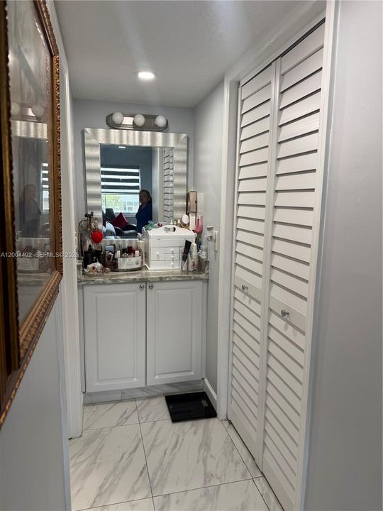 For Sale: $259,000 (2 beds, 2 baths, 936 Square Feet)