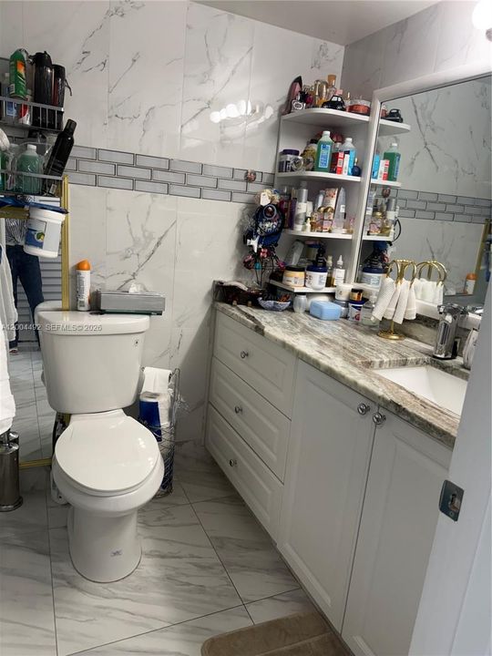 For Sale: $259,000 (2 beds, 2 baths, 936 Square Feet)