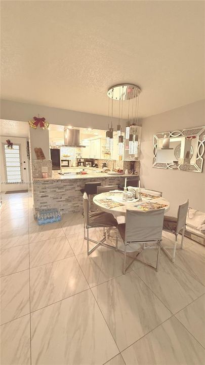 For Sale: $259,000 (2 beds, 2 baths, 936 Square Feet)