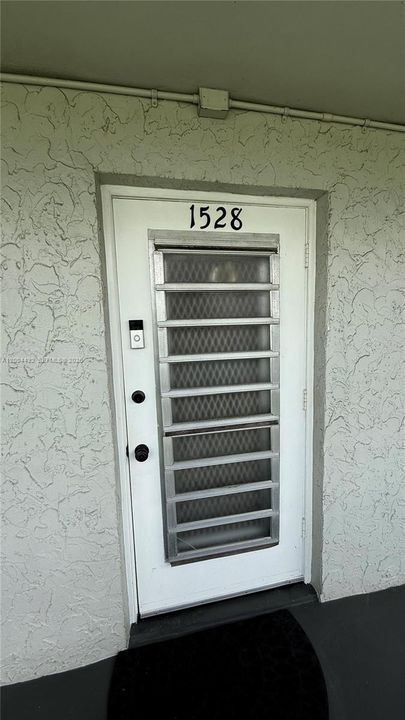 For Sale: $259,000 (2 beds, 2 baths, 936 Square Feet)
