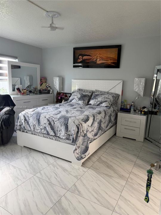 For Sale: $259,000 (2 beds, 2 baths, 936 Square Feet)