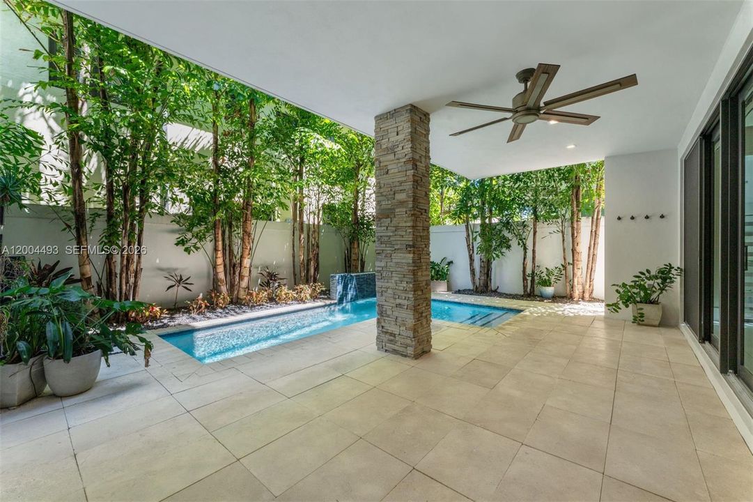 Activo con contrato: $1,875,000 (4 camas, 4 baños, 2901 Pies cuadrados)