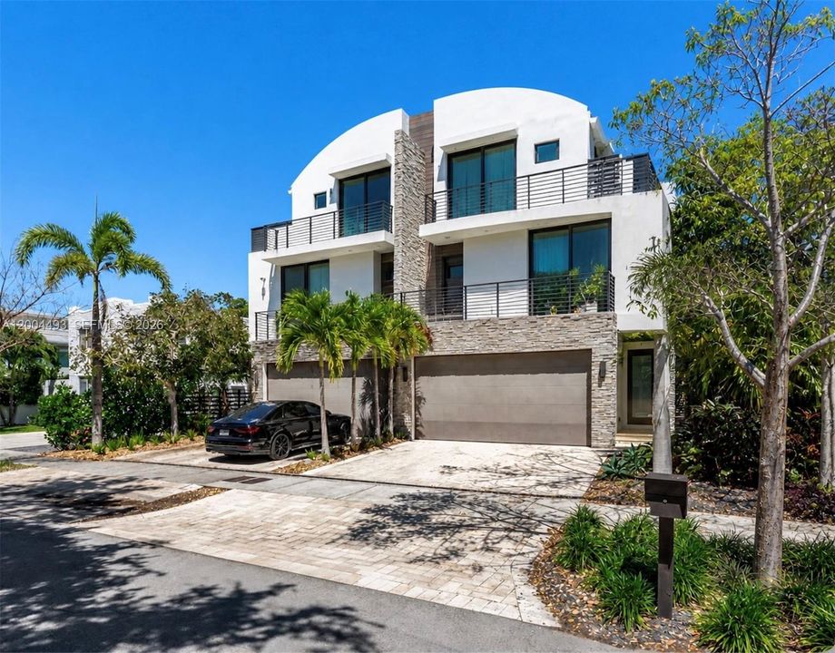 Activo con contrato: $1,875,000 (4 camas, 4 baños, 2901 Pies cuadrados)