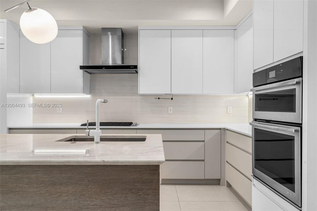 Activo con contrato: $1,875,000 (4 camas, 4 baños, 2901 Pies cuadrados)