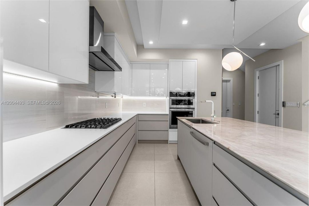 Activo con contrato: $1,875,000 (4 camas, 4 baños, 2901 Pies cuadrados)