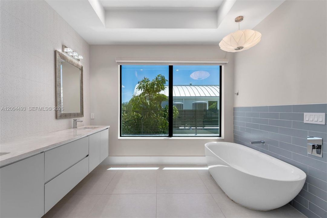 Activo con contrato: $1,875,000 (4 camas, 4 baños, 2901 Pies cuadrados)