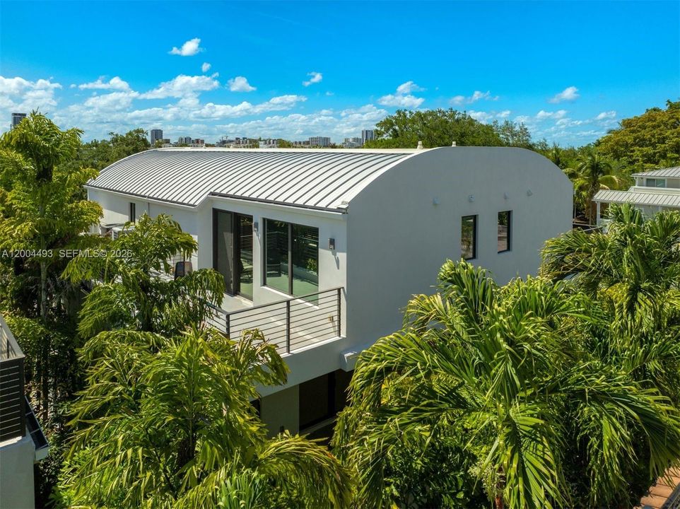 Activo con contrato: $1,875,000 (4 camas, 4 baños, 2901 Pies cuadrados)