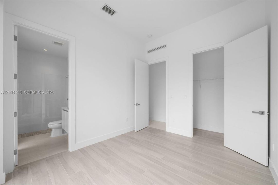 En Venta: $2,375,000 (5 camas, 5 baños, 3772 Pies cuadrados)