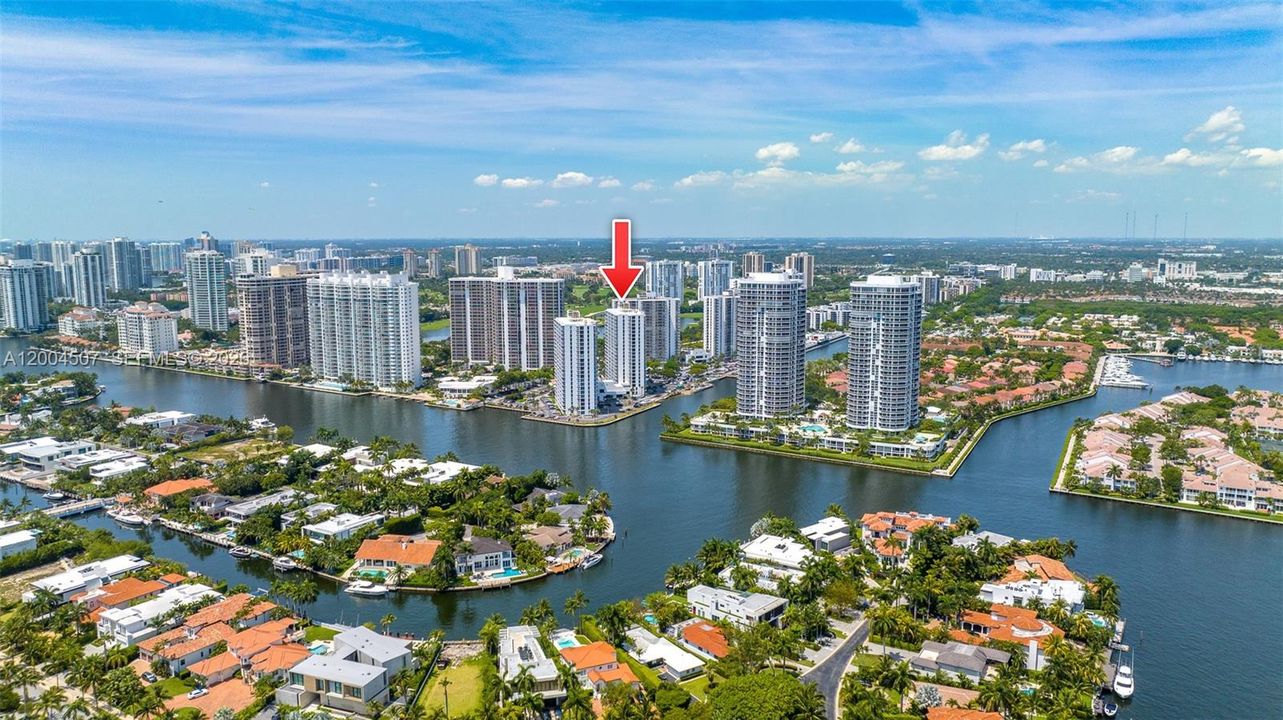 На продажу: $360,000 (2 спален, 2 ванн, 1214 Квадратных фут)