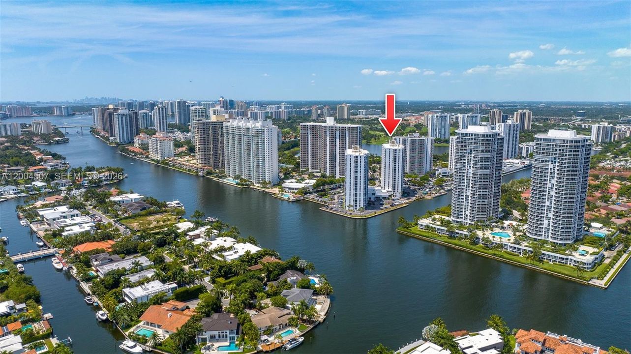 На продажу: $360,000 (2 спален, 2 ванн, 1214 Квадратных фут)