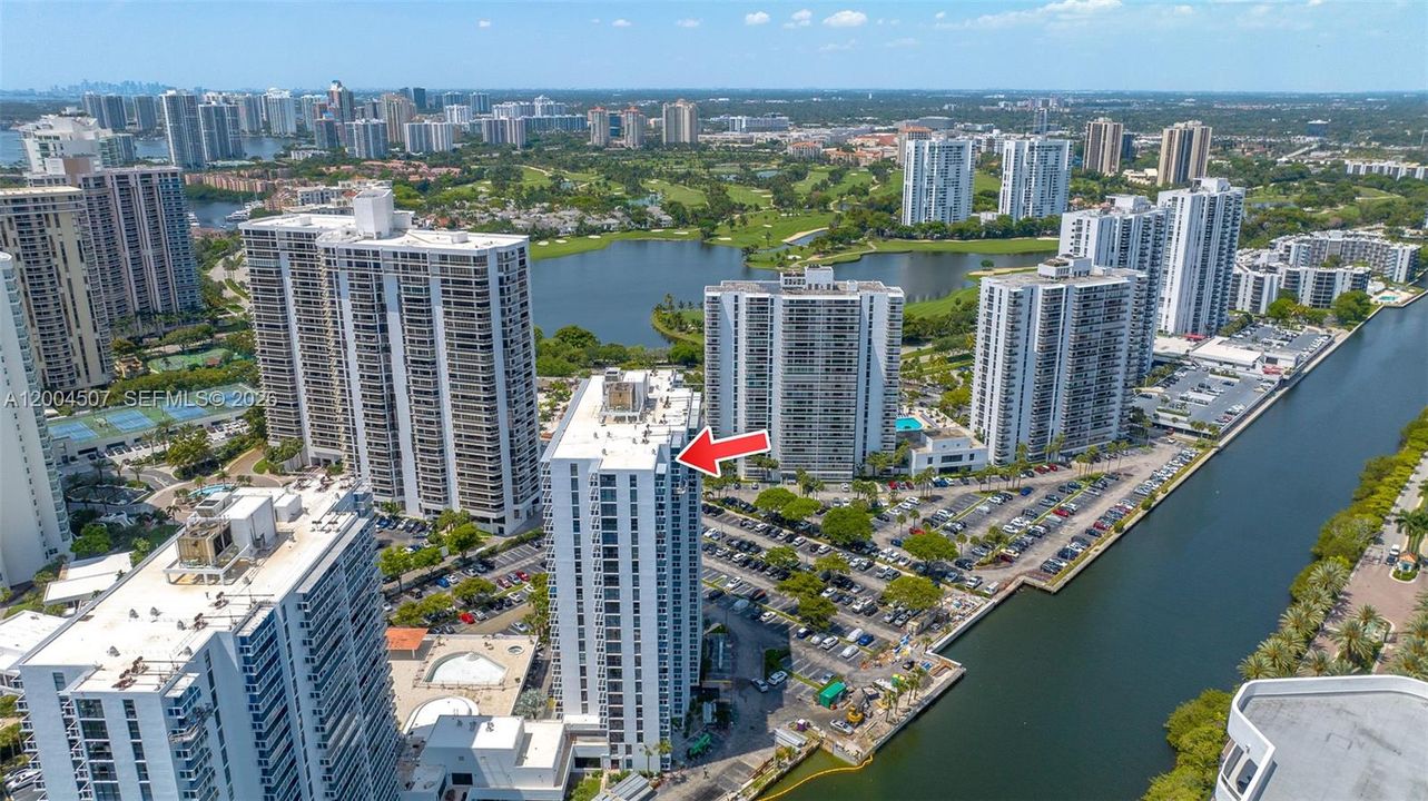 На продажу: $360,000 (2 спален, 2 ванн, 1214 Квадратных фут)