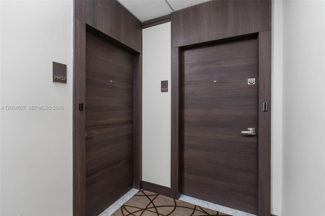 На продажу: $360,000 (2 спален, 2 ванн, 1214 Квадратных фут)