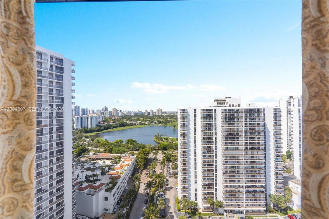 На продажу: $360,000 (2 спален, 2 ванн, 1214 Квадратных фут)
