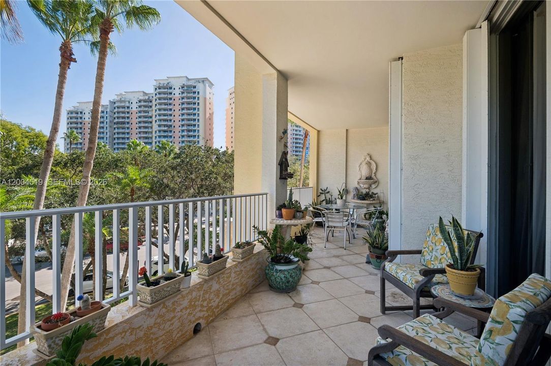 For Sale: $1,950,000 (2 beds, 2 baths, 1700 Square Feet)