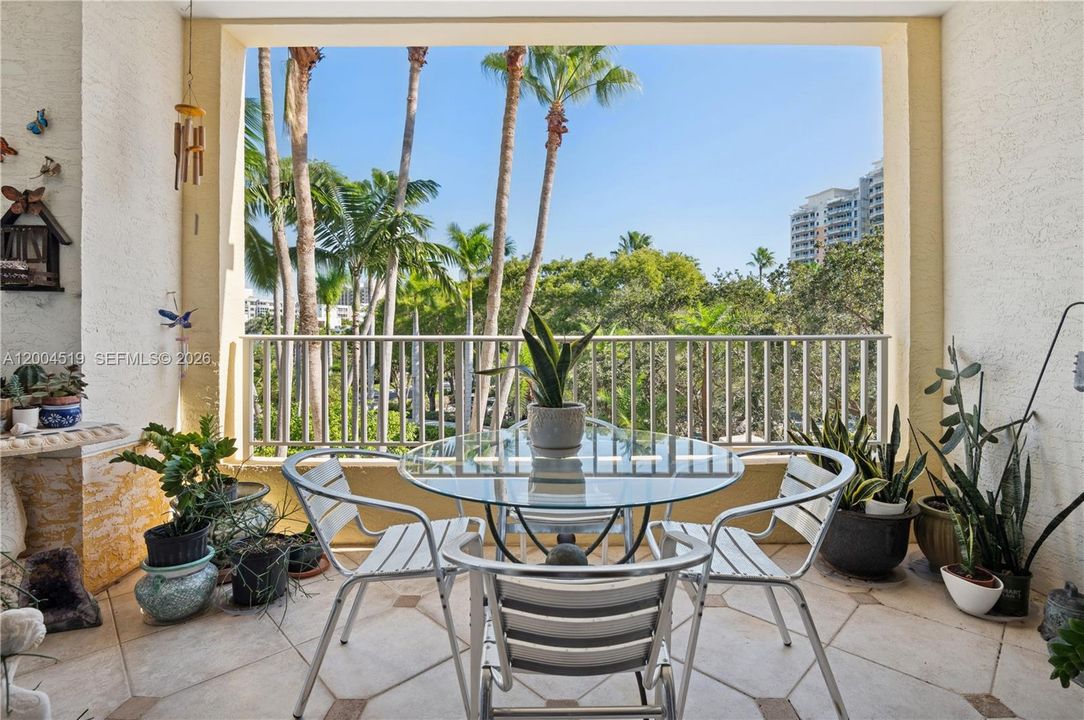 For Sale: $1,950,000 (2 beds, 2 baths, 1700 Square Feet)