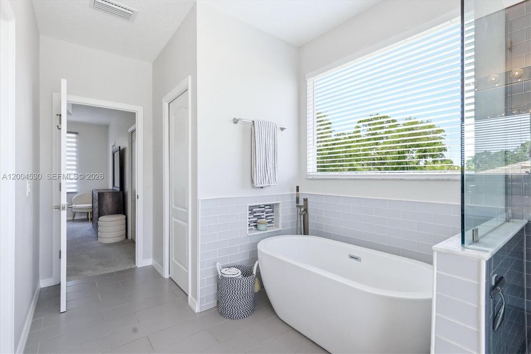For Sale: $1,100,000 (5 beds, 3 baths, 3912 Square Feet)