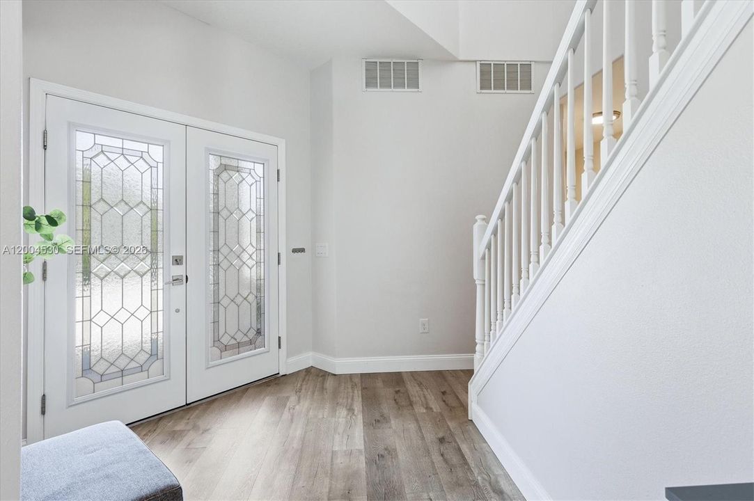 For Sale: $1,100,000 (5 beds, 3 baths, 3912 Square Feet)