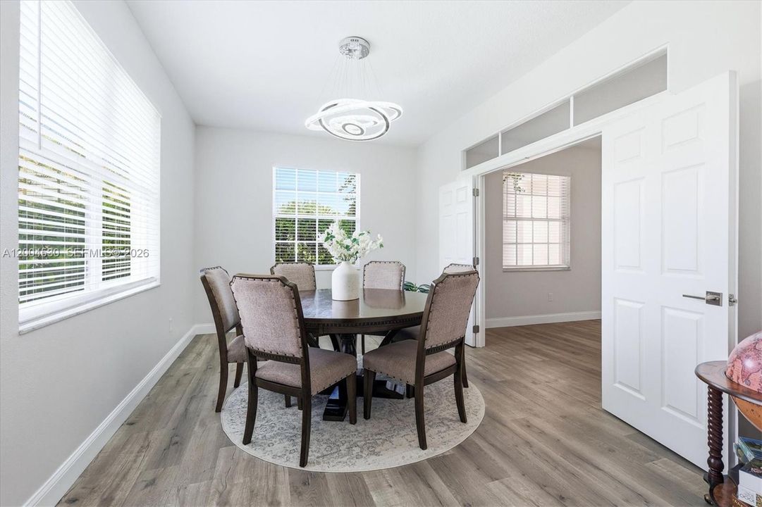 For Sale: $1,100,000 (5 beds, 3 baths, 3912 Square Feet)
