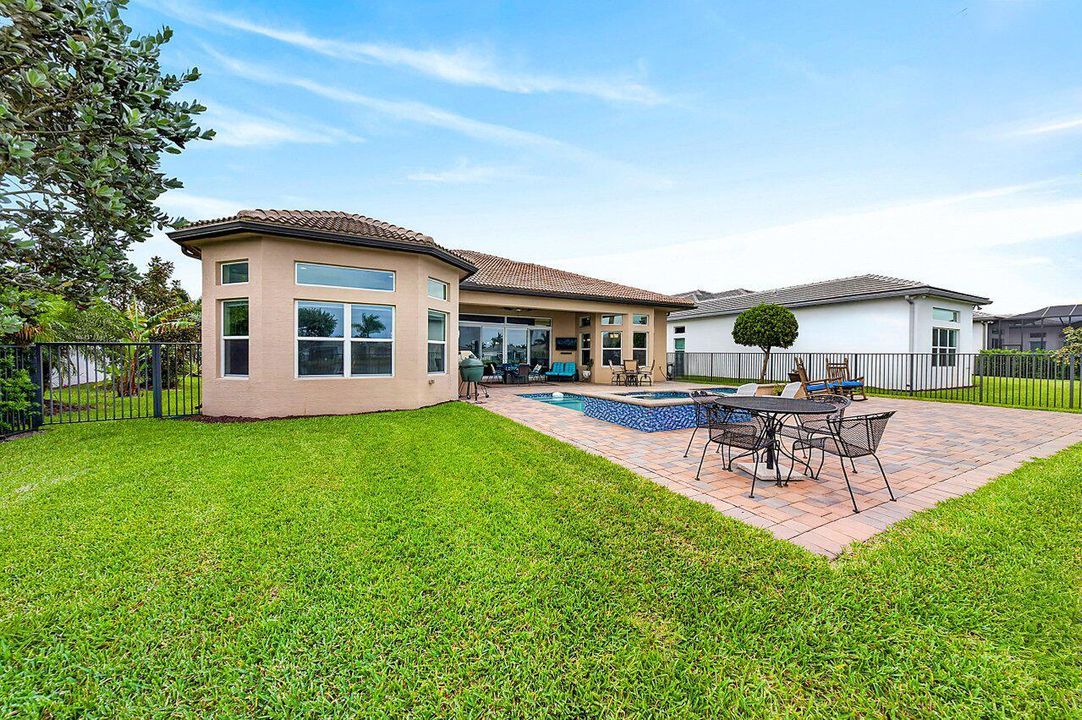 043-12833VenetoSpringsDrive