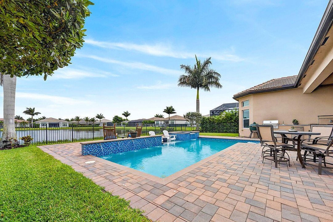 041-12833VenetoSpringsDrive