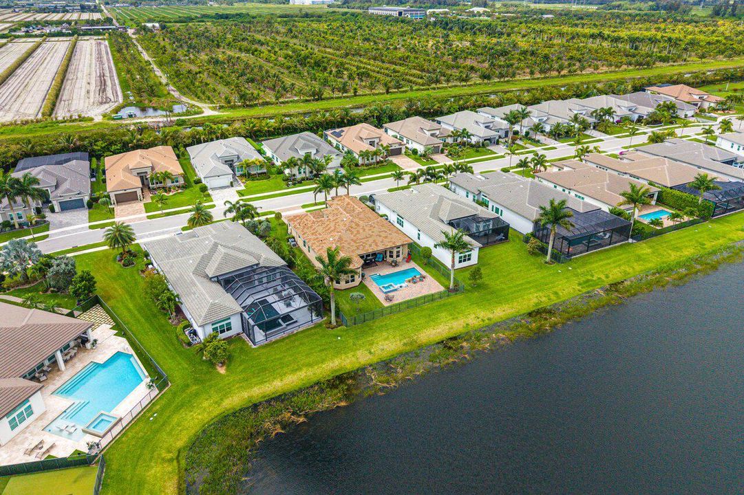 054-12833VenetoSpringsDrive