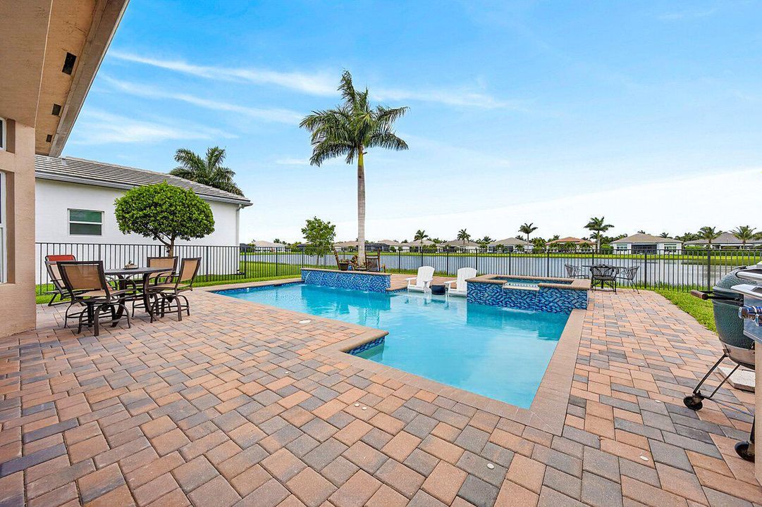 040-12833VenetoSpringsDrive