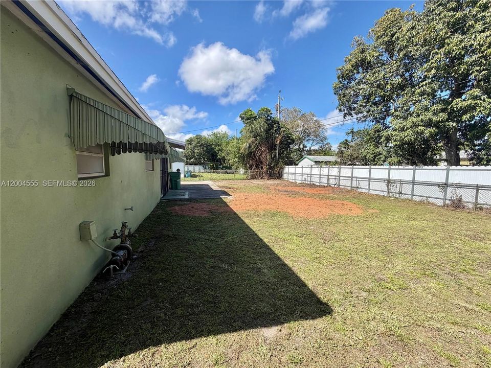 Recently Sold: $399,000 (4 beds, 2 baths, 1270 Square Feet)