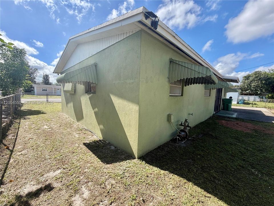 Recently Sold: $399,000 (4 beds, 2 baths, 1270 Square Feet)