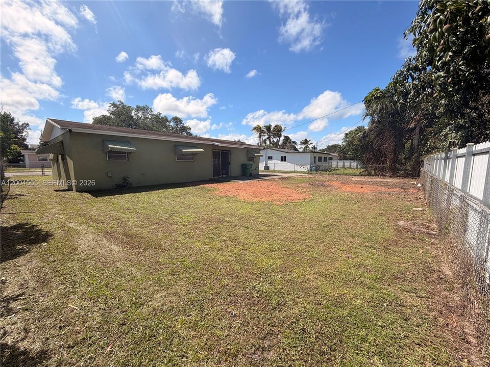 Recently Sold: $399,000 (4 beds, 2 baths, 1270 Square Feet)