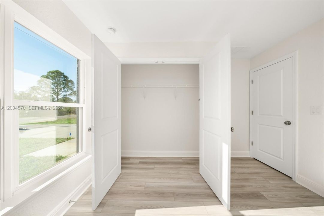 Activo con contrato: $295,000 (4 camas, 2 baños, 1665 Pies cuadrados)
