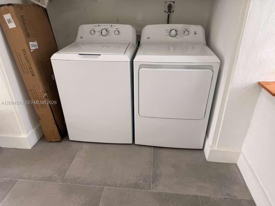 Activo con contrato: $3,900 (3 camas, 2 baños, 2387 Pies cuadrados)