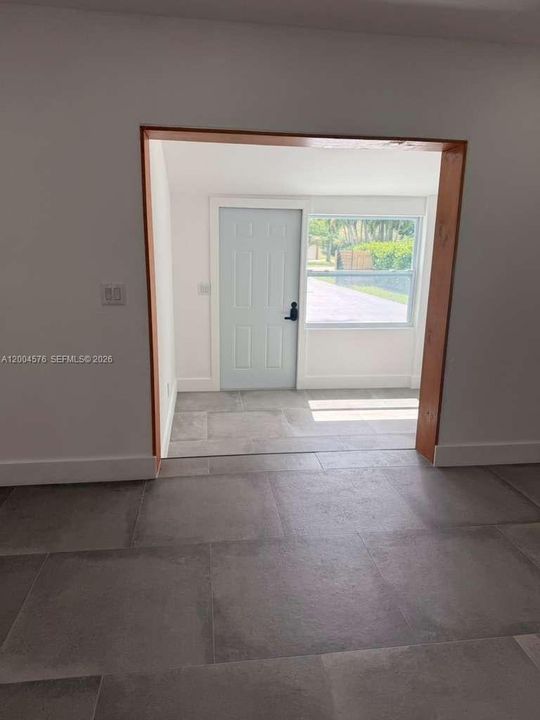 Activo con contrato: $3,900 (3 camas, 2 baños, 2387 Pies cuadrados)