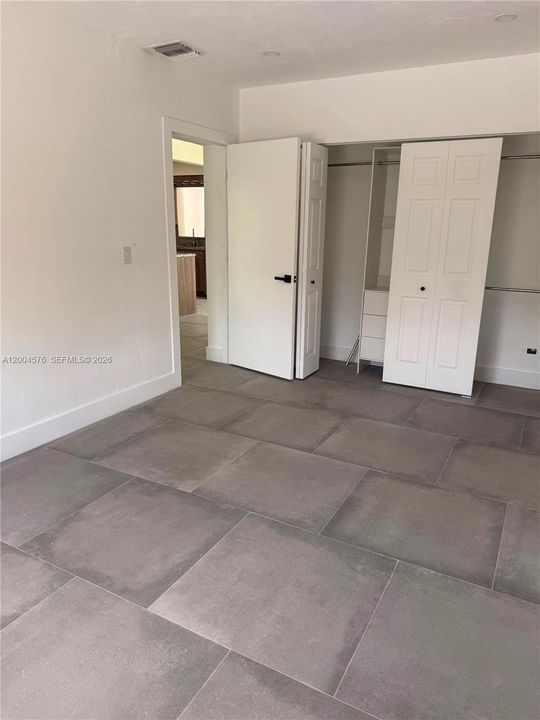 Activo con contrato: $3,900 (3 camas, 2 baños, 2387 Pies cuadrados)