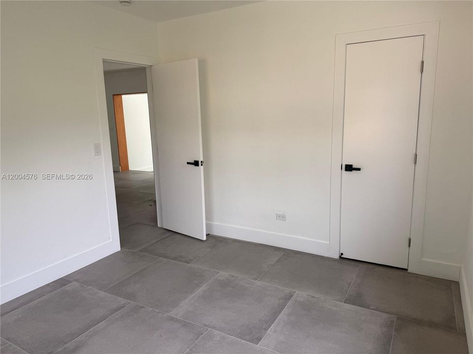 Activo con contrato: $3,900 (3 camas, 2 baños, 2387 Pies cuadrados)
