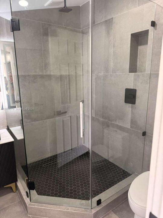 Activo con contrato: $3,900 (3 camas, 2 baños, 2387 Pies cuadrados)