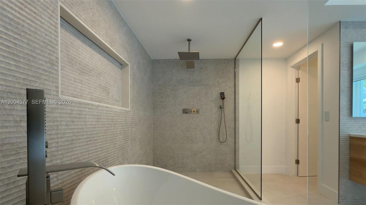 For Rent: $35,000 (4 beds, 4 baths, 4315 Square Feet)