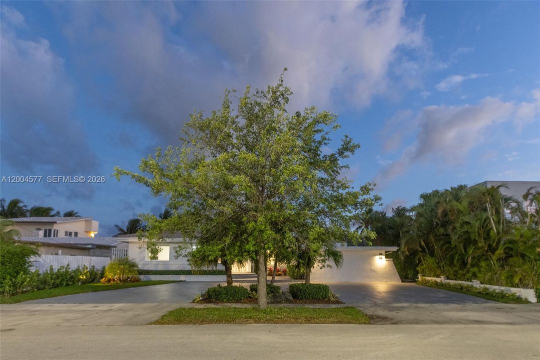 For Rent: $35,000 (4 beds, 4 baths, 4315 Square Feet)