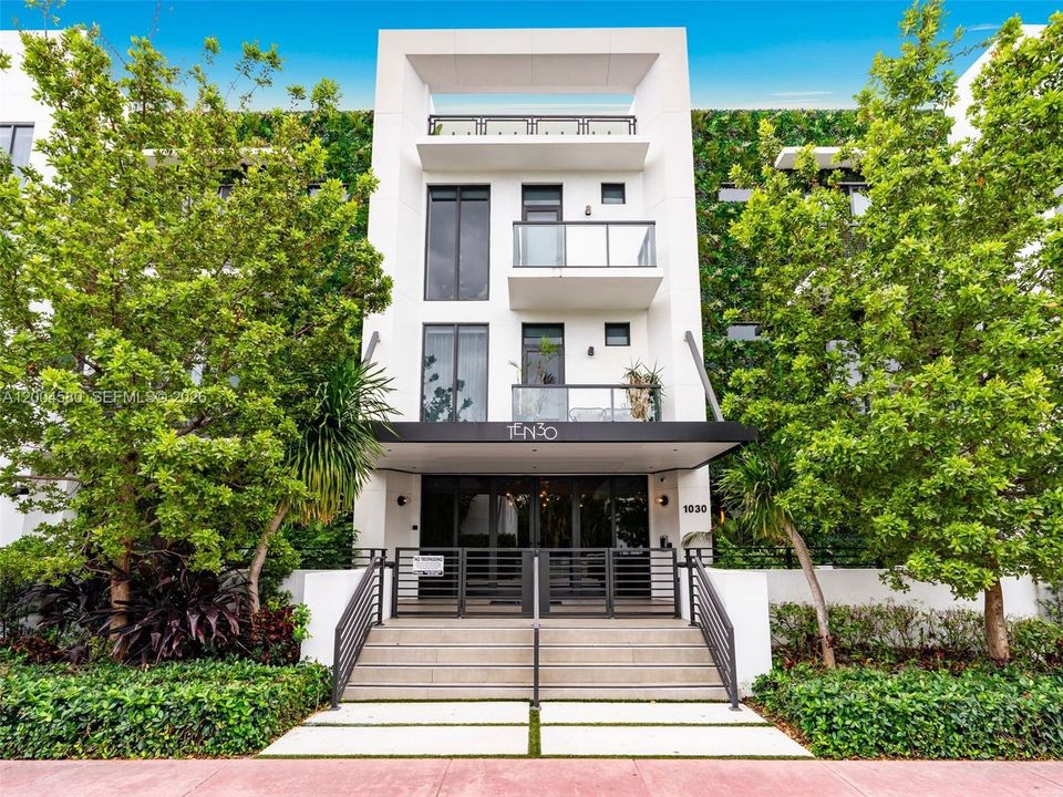 For Sale: $1,275,000 (2 beds, 2 baths, 1101 Square Feet)