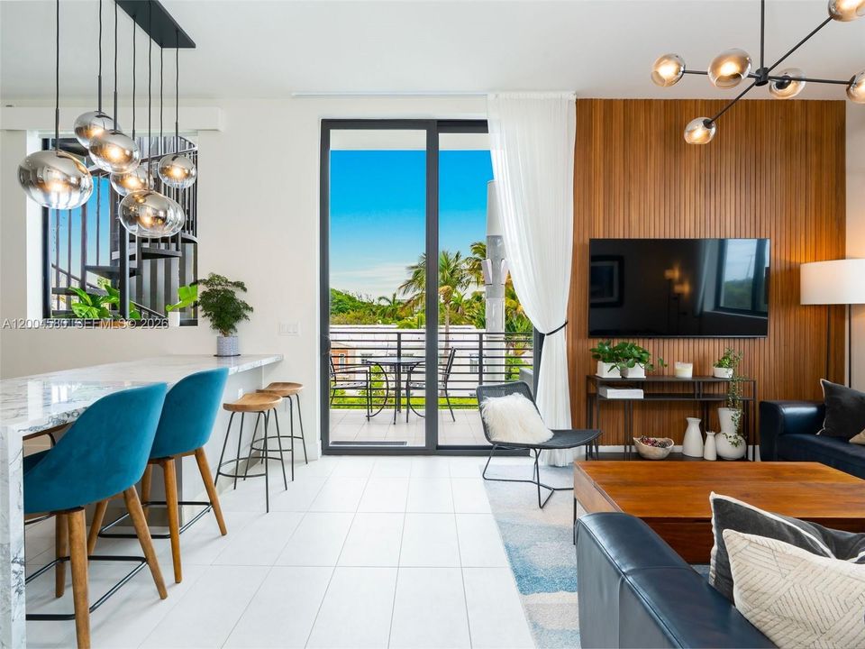 For Sale: $1,275,000 (2 beds, 2 baths, 1101 Square Feet)