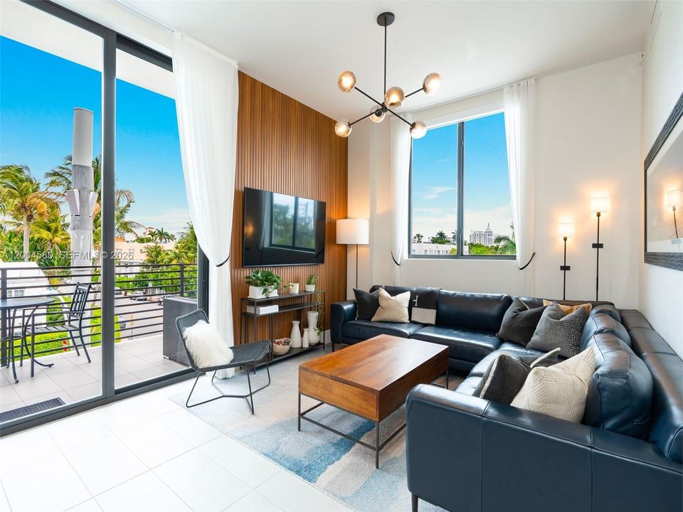 For Sale: $1,275,000 (2 beds, 2 baths, 1101 Square Feet)