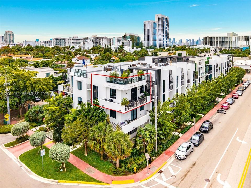 For Sale: $1,275,000 (2 beds, 2 baths, 1101 Square Feet)
