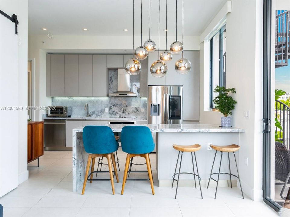 For Sale: $1,275,000 (2 beds, 2 baths, 1101 Square Feet)