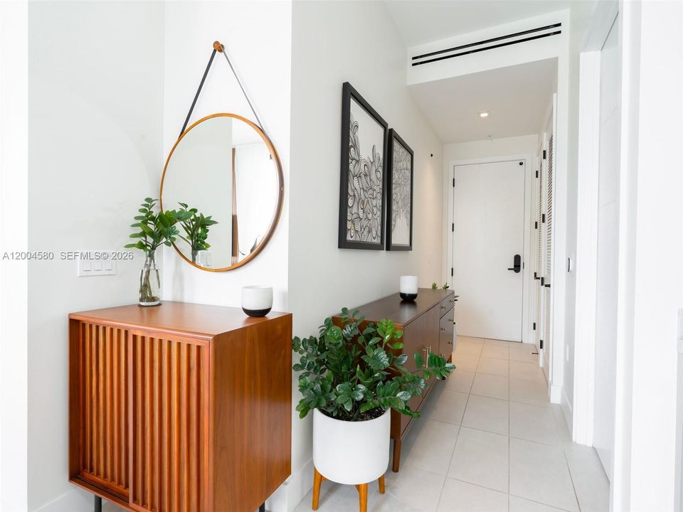 For Sale: $1,275,000 (2 beds, 2 baths, 1101 Square Feet)