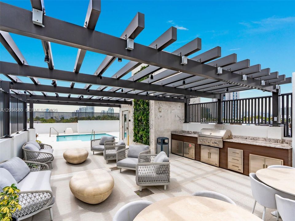 For Sale: $1,275,000 (2 beds, 2 baths, 1101 Square Feet)