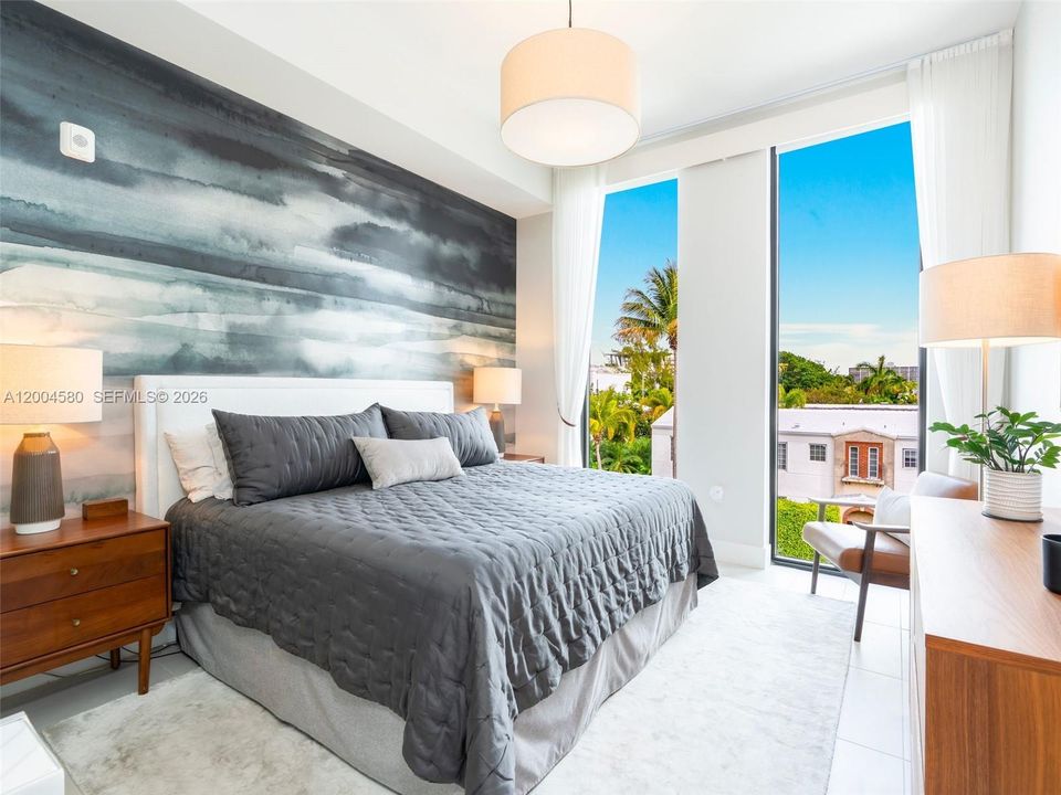 For Sale: $1,275,000 (2 beds, 2 baths, 1101 Square Feet)