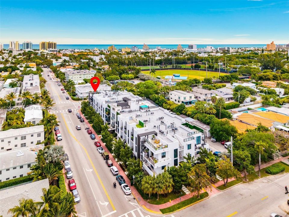 For Sale: $1,275,000 (2 beds, 2 baths, 1101 Square Feet)